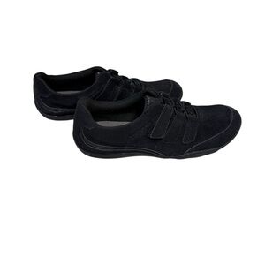 Clarks women’s size 7 black slip on Sneakers cushion heel